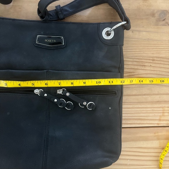 Rosetti Black Crossbody Bag with Adjustable Strap and Casual Design - Picture 8 of 11